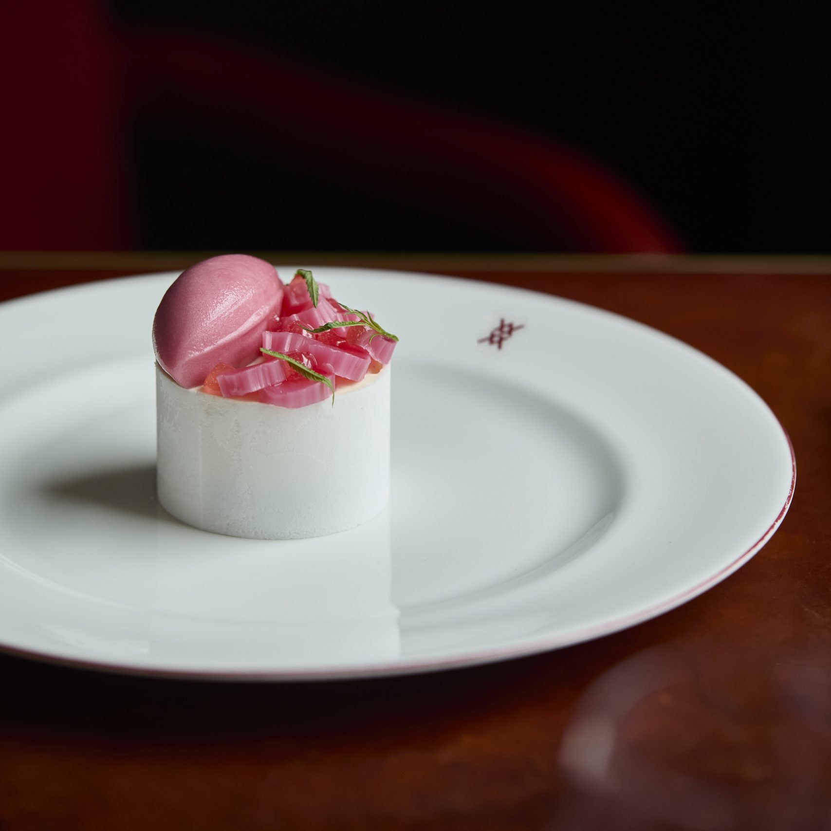 Rhubarb & custard pavlova